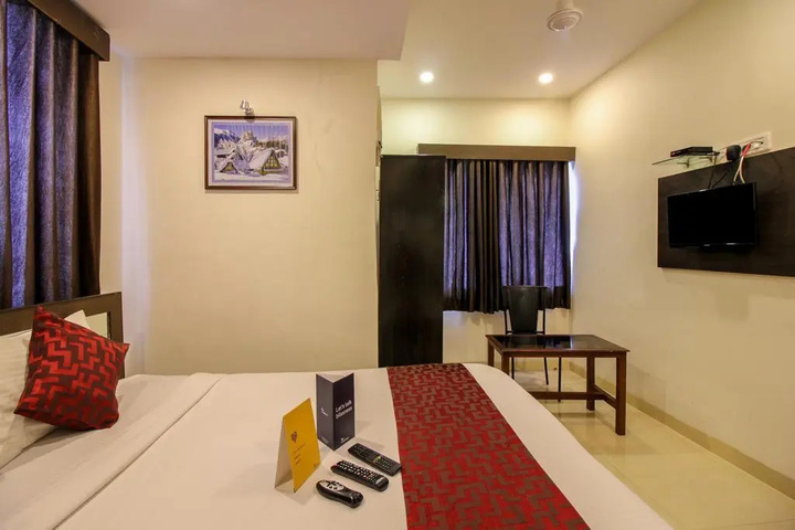 Room 4 of 12
