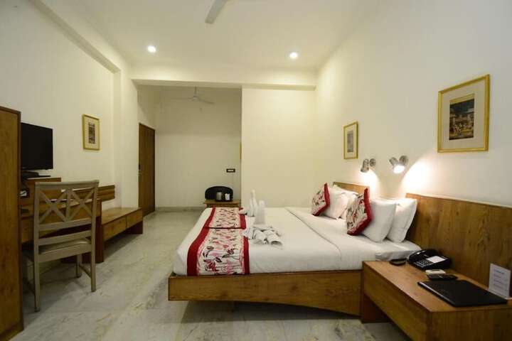 Room 9 of 63