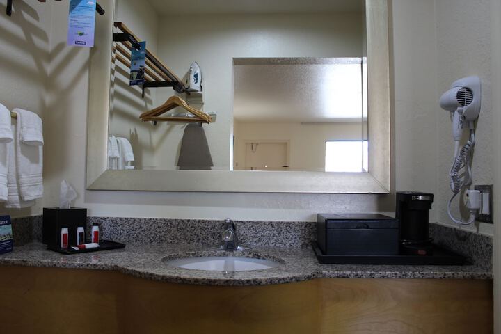 Bathroom sink