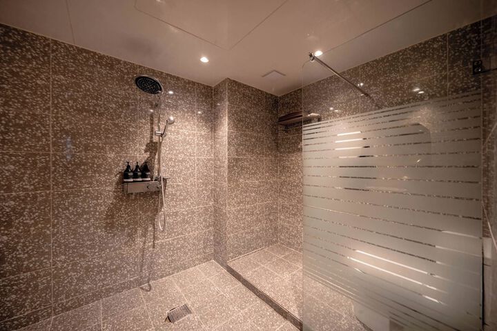 Room 15 of 19