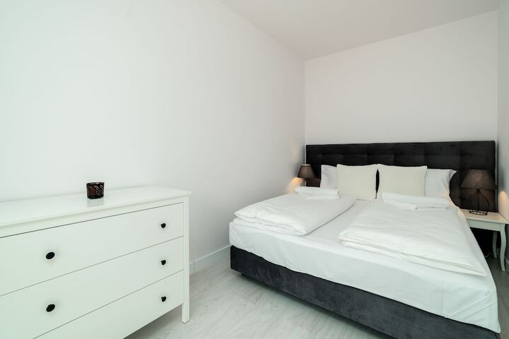 Room 35 of 375