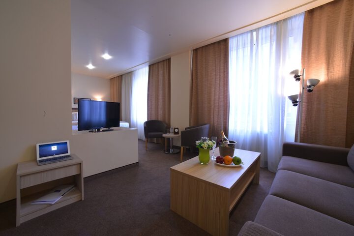 Room 34 of 60