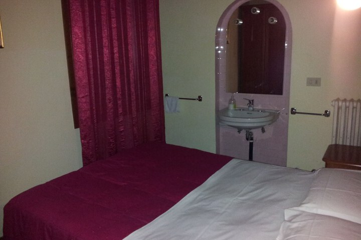 Room 4 of 50