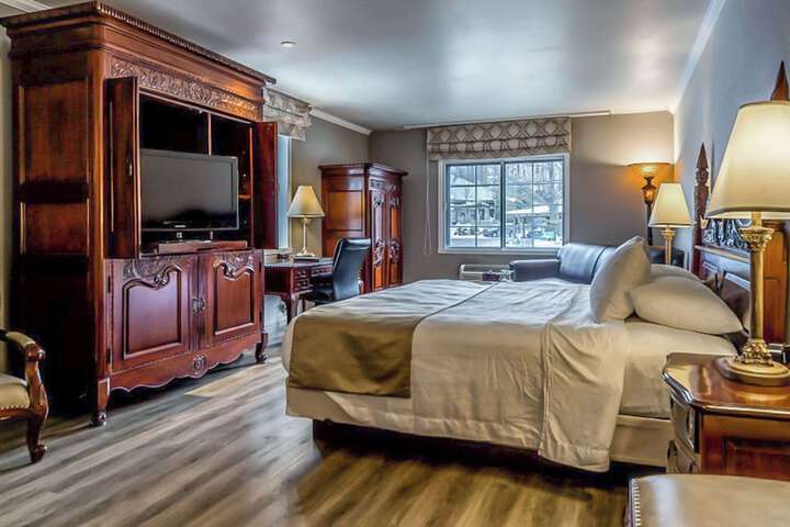 1 King Bed Upgrade (5 of 12)