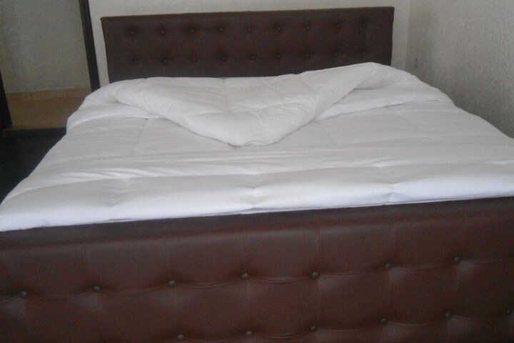 Room 5 of 18