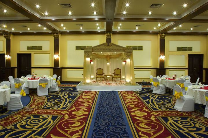 Ballroom/Hall 28 of 41