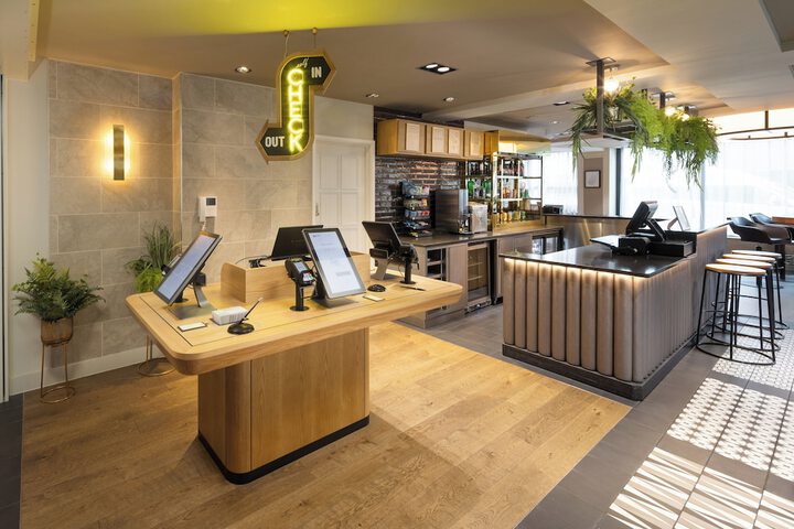 Entrance & Lobby