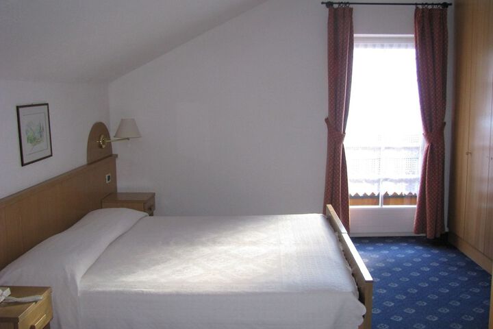 Room 3 of 40