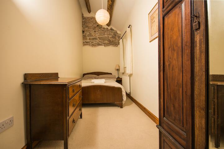Room 6 of 63