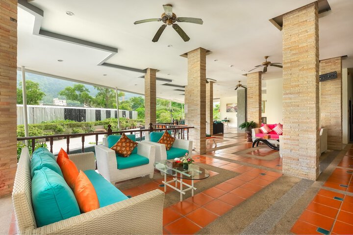 Entrance & Lobby