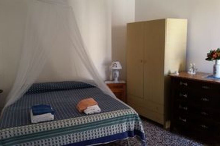 Room 25 of 49