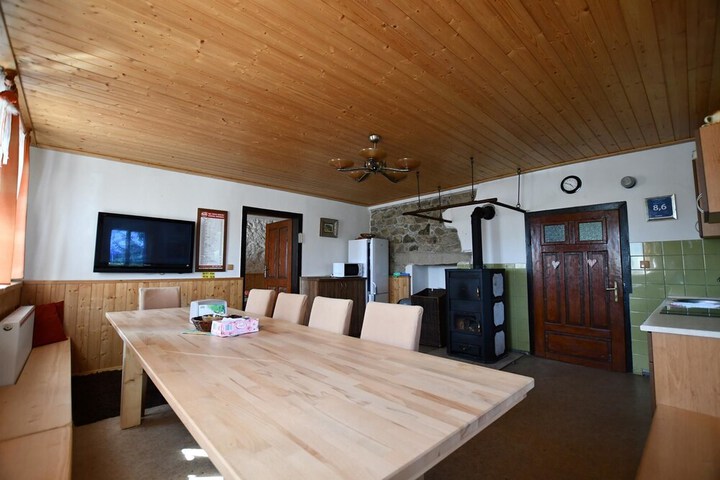 Room 4 of 12