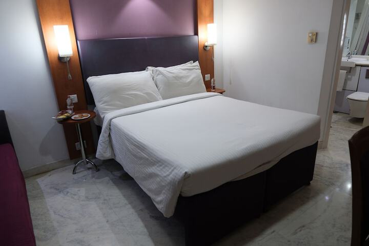Room 11 of 30