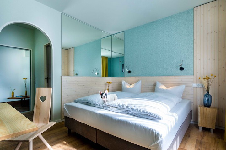 Room 7 of 28