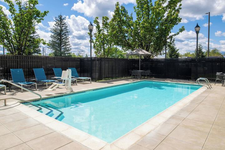 Hotel Pool