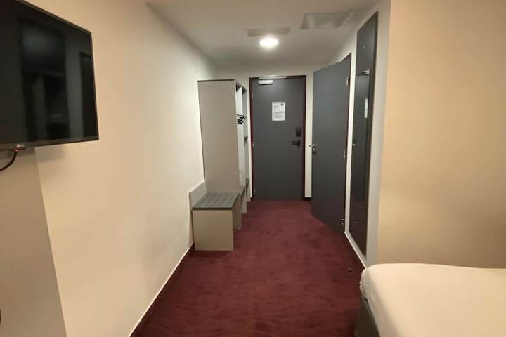 Room 12 of 30