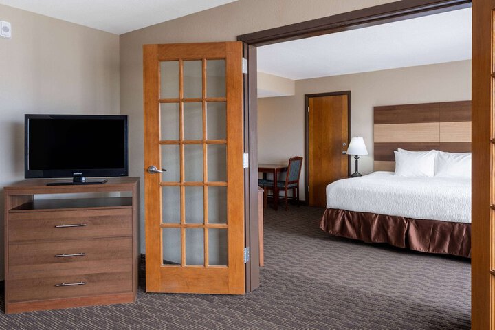 1 King Bed (11 of 12)