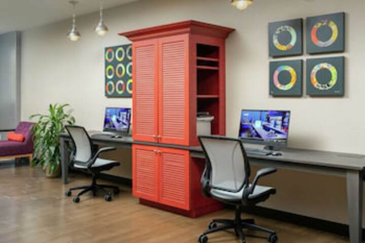 Business Center 94 of 108