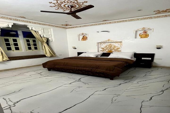Room 4 of 31
