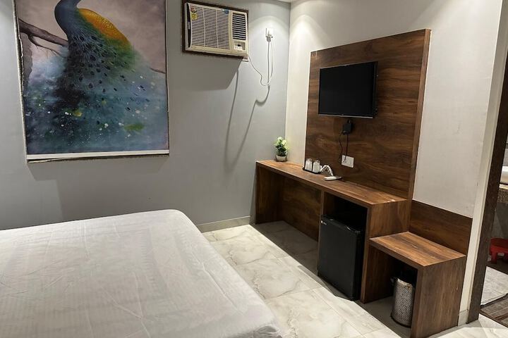Room 4 of 26