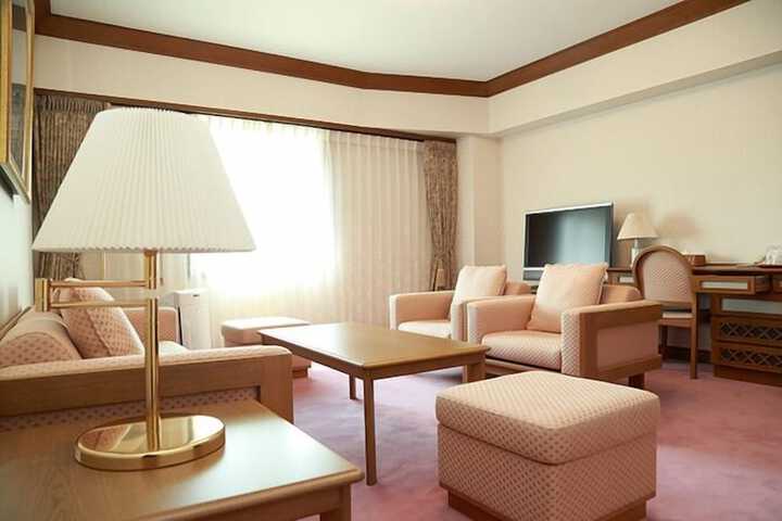 Room 27 of 48