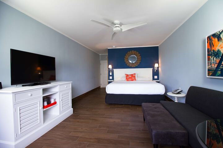 Room 6 of 90