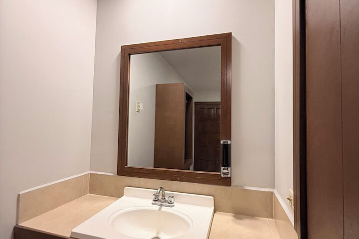Room 21 of 28