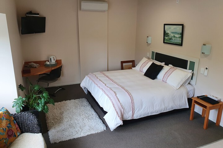 Room 9 of 37
