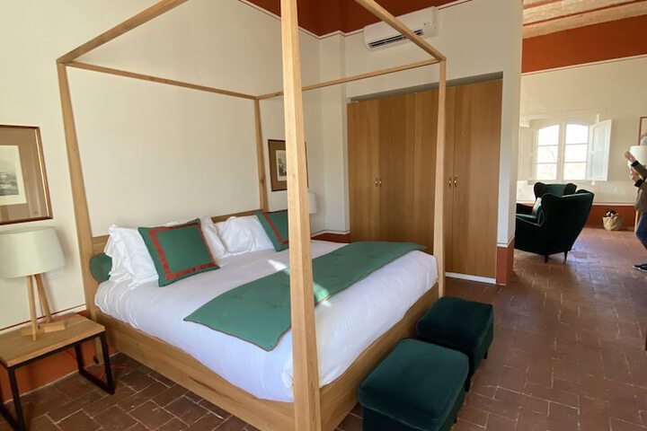 Room 34 of 98