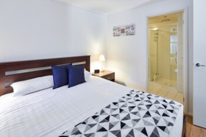 Room 10 of 12