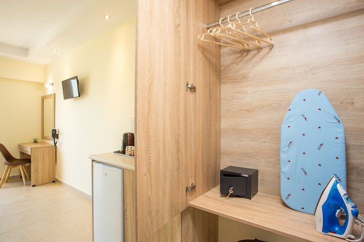 Iron/ironing board