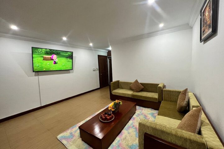 Room 10 of 16