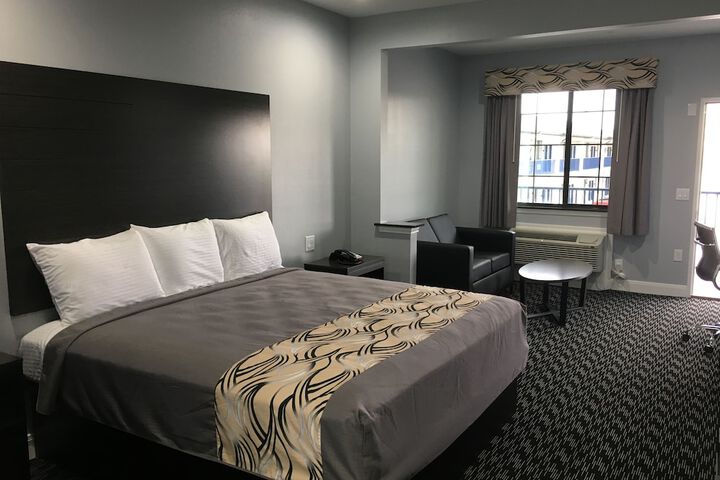 Room 6 of 16