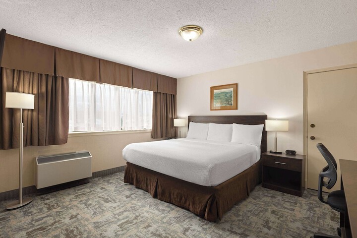 Room 17 of 40