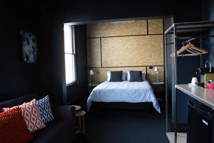 Room 17 of 37