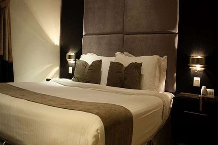 Room 5 of 12