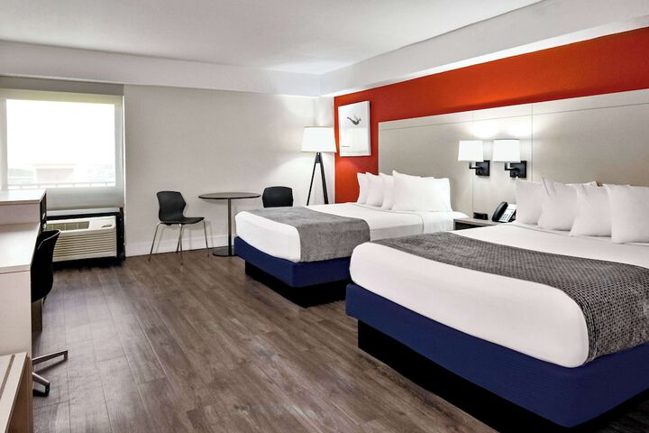 2 Queen Beds (17 of 21)