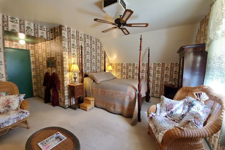 Room 5 of 20