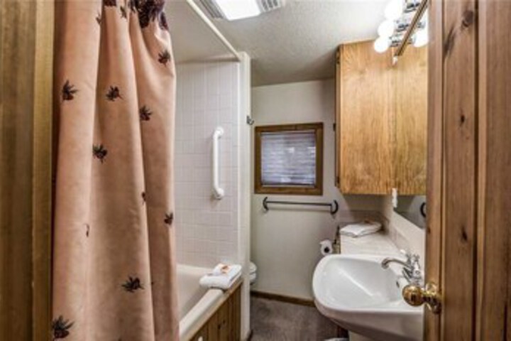 Room 4 of 17