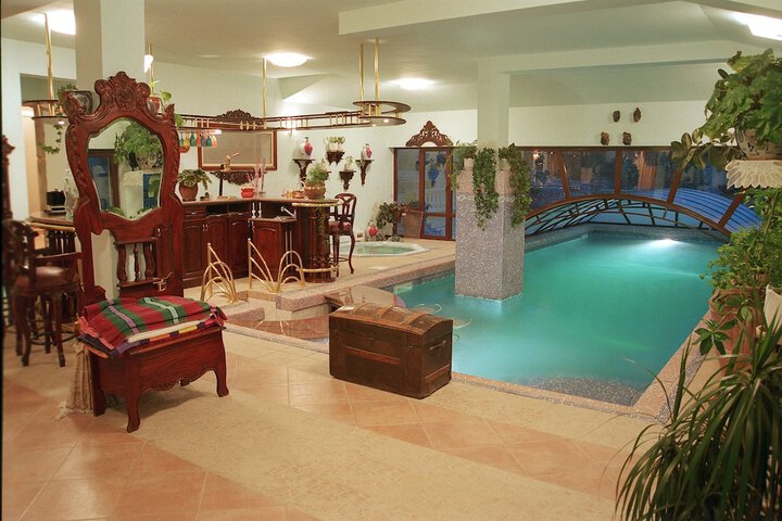 Hotel Pool