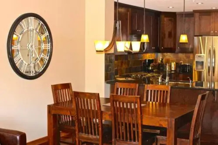 Dining 8 of 8