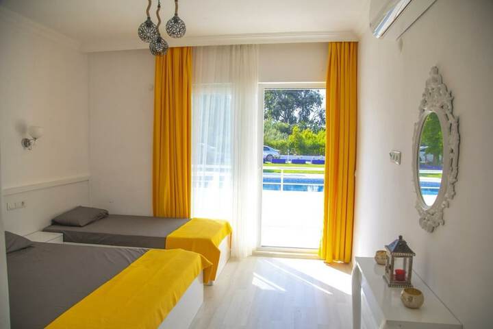 Room 5 of 38