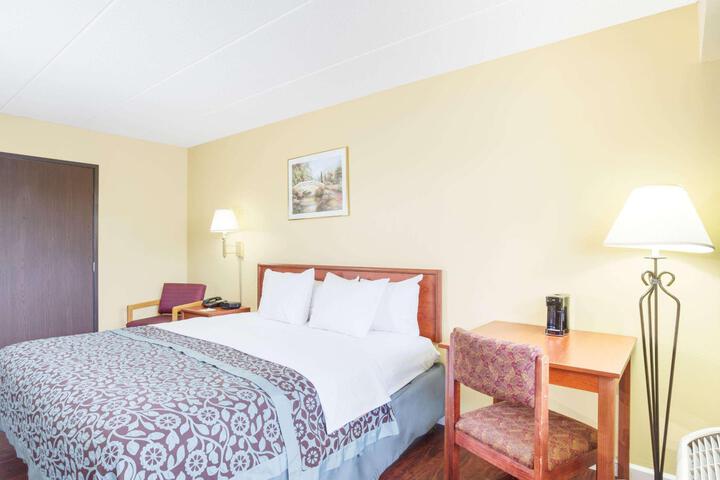 1 Double Bed (2 of 10)