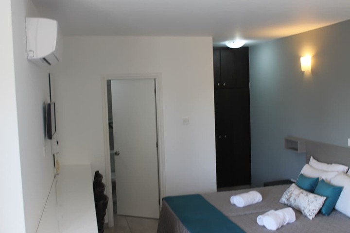 Room 7 of 98