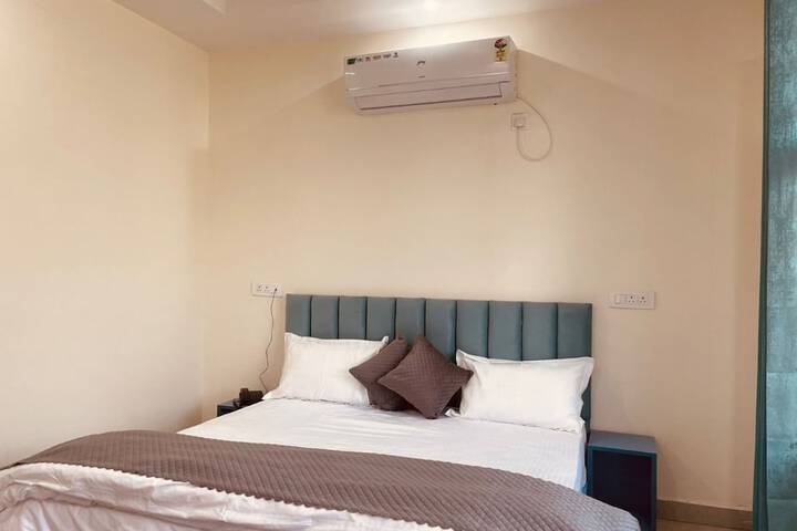 Room 9 of 15