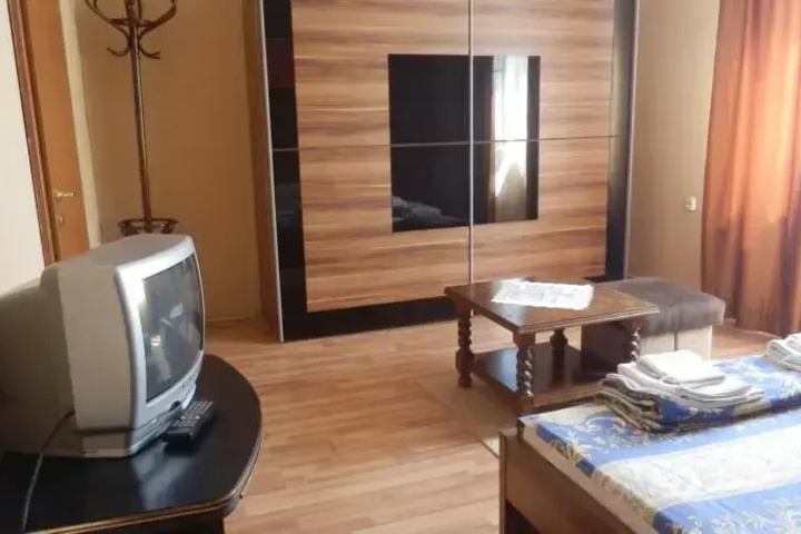 Room 4 of 19