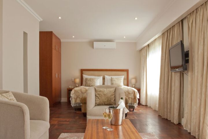 Room 34 of 132