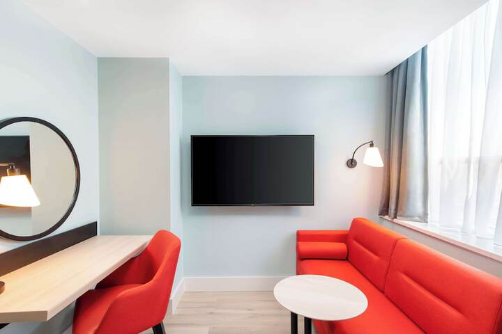 Room 47 of 83