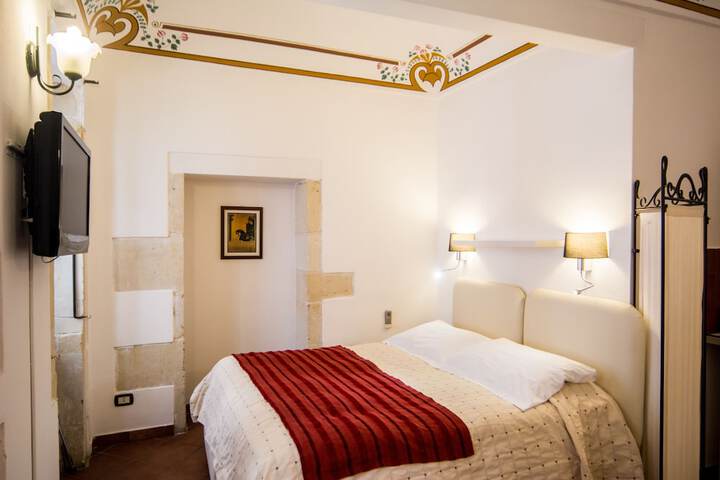 Room 8 of 113