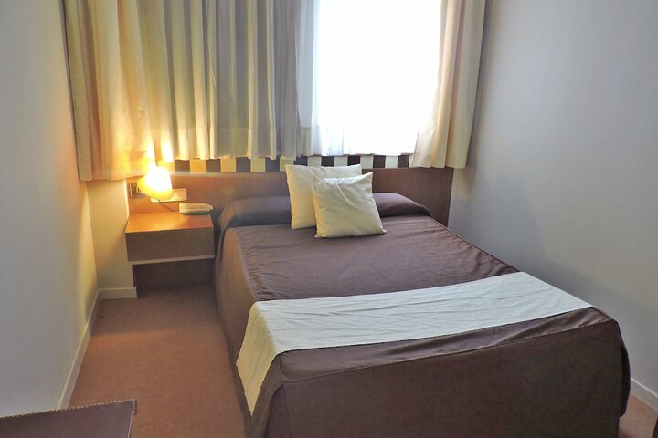 Room 6 of 48